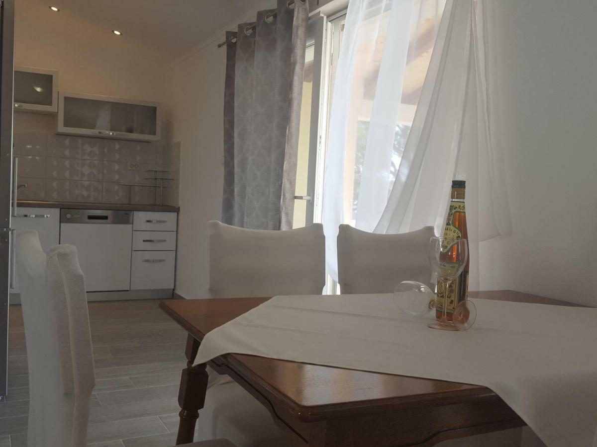 Apartmani Slavica Rab Town Bagian luar foto