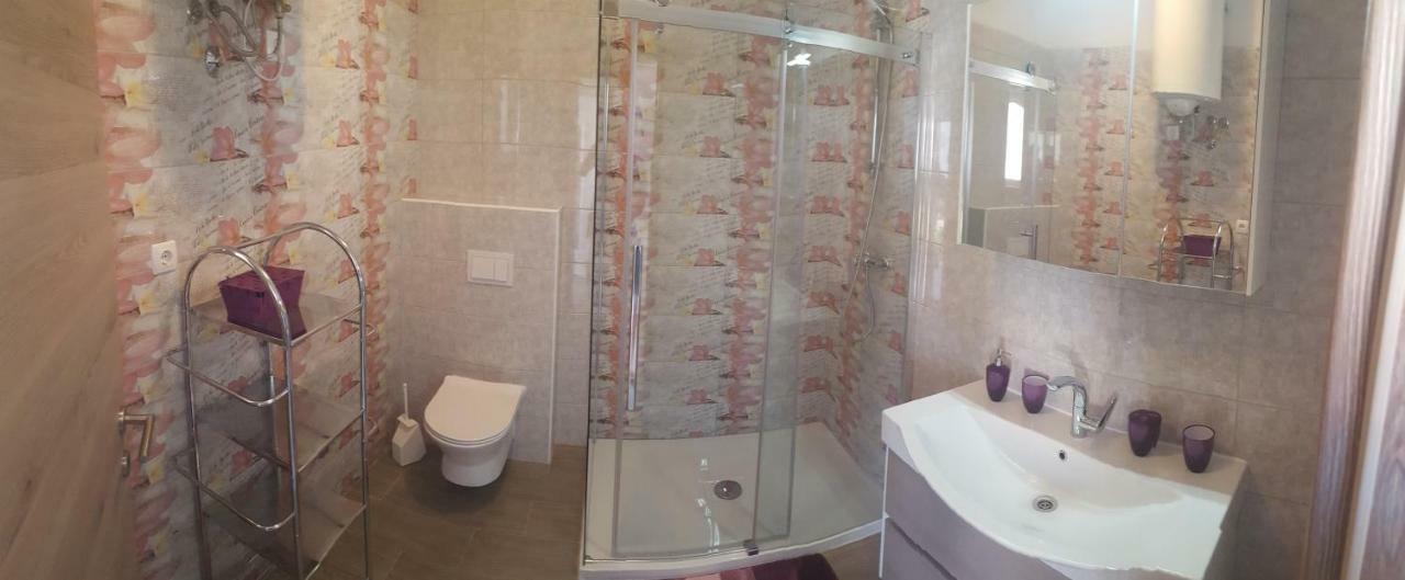 Apartmani Slavica Rab Town Bagian luar foto