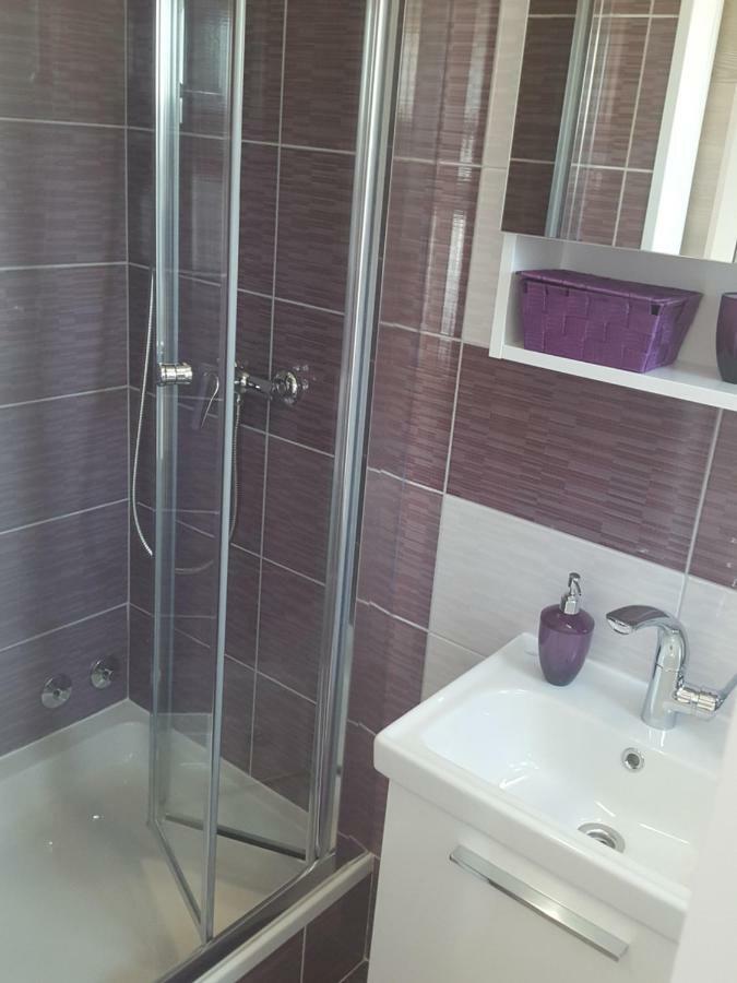 Apartmani Slavica Rab Town Bagian luar foto