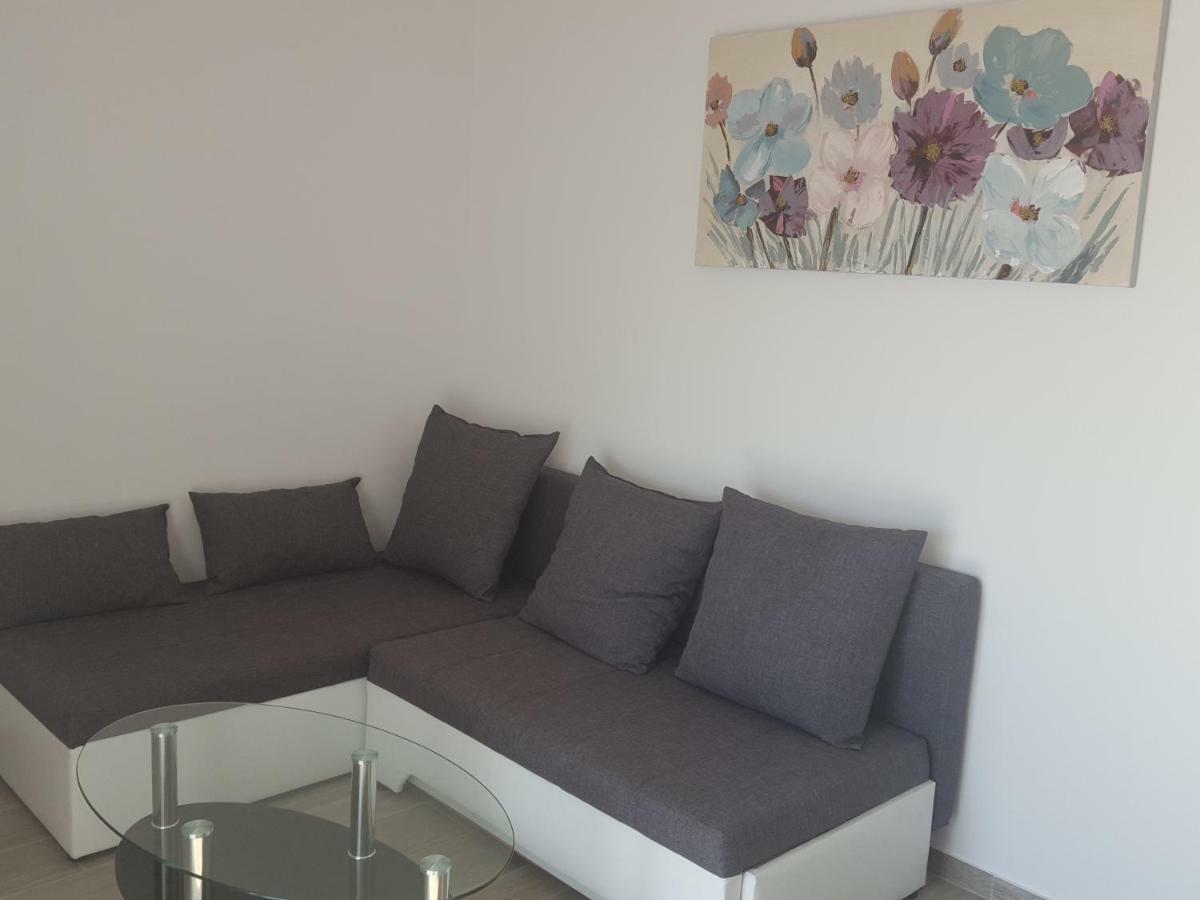 Apartmani Slavica Rab Town Bagian luar foto