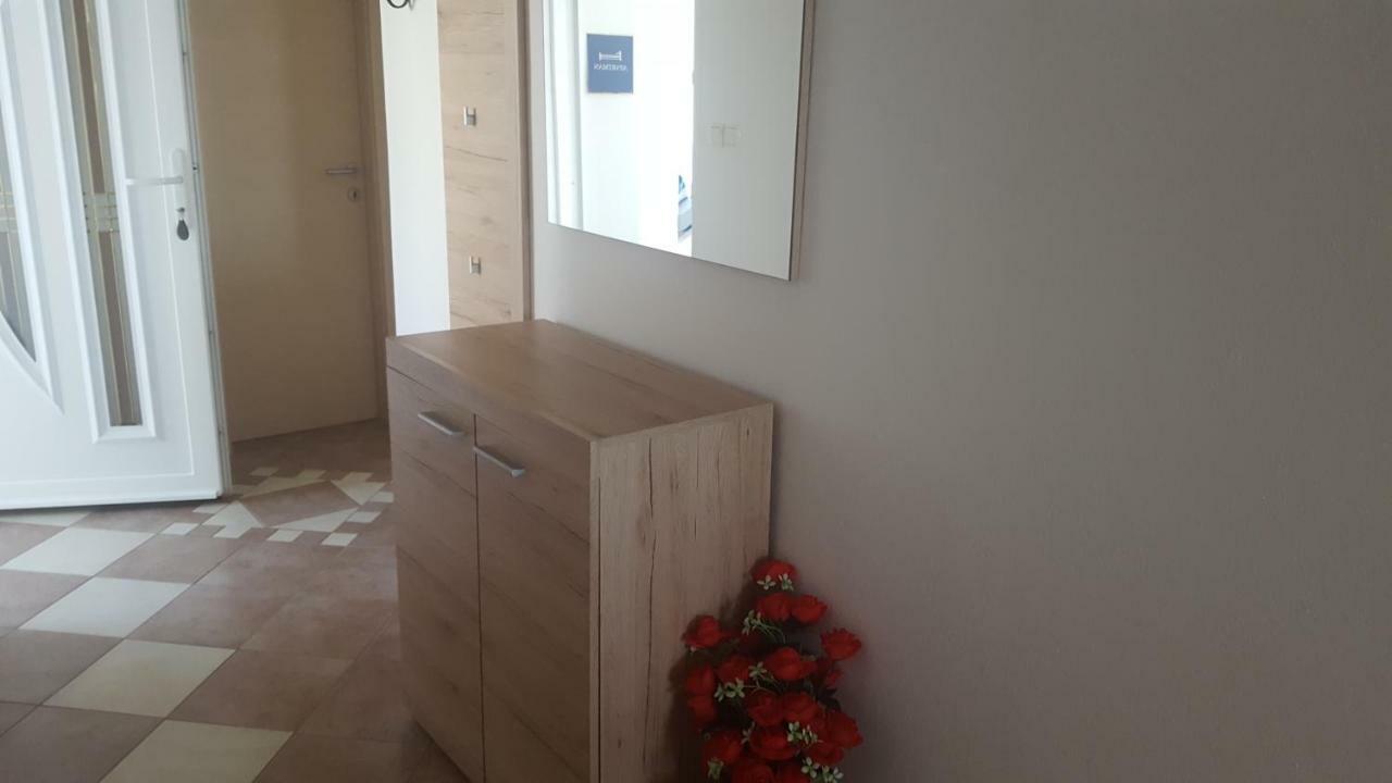 Apartmani Slavica Rab Town Bagian luar foto