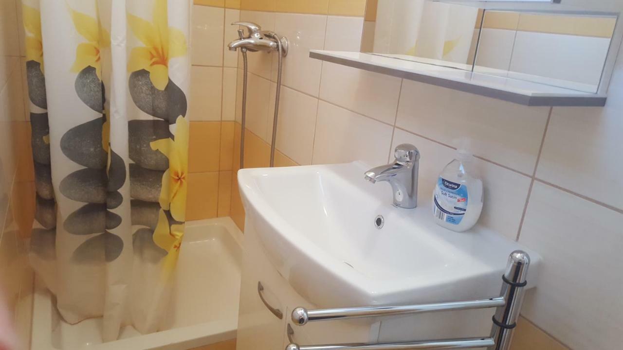 Apartmani Slavica Rab Town Bagian luar foto