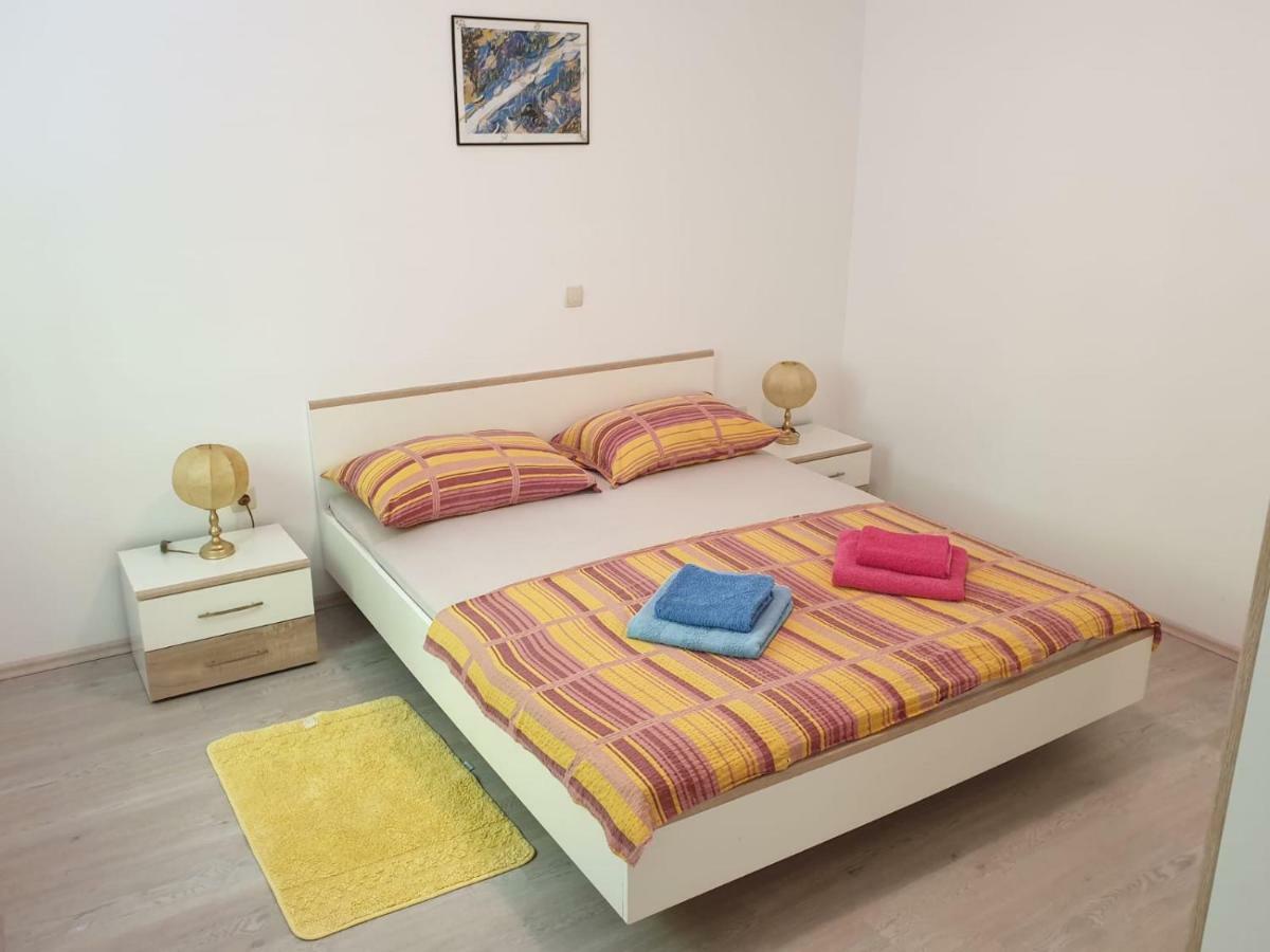 Apartmani Slavica Rab Town Bagian luar foto