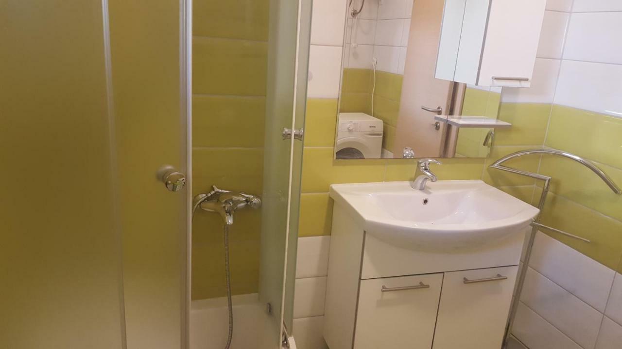Apartmani Slavica Rab Town Bagian luar foto