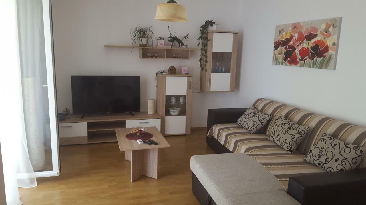 Apartmani Slavica Rab Town Bagian luar foto