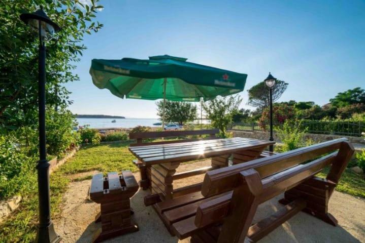 Apartmani Slavica Rab Town Bagian luar foto